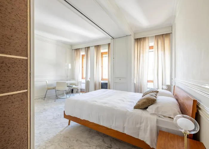 White Suite In Rome