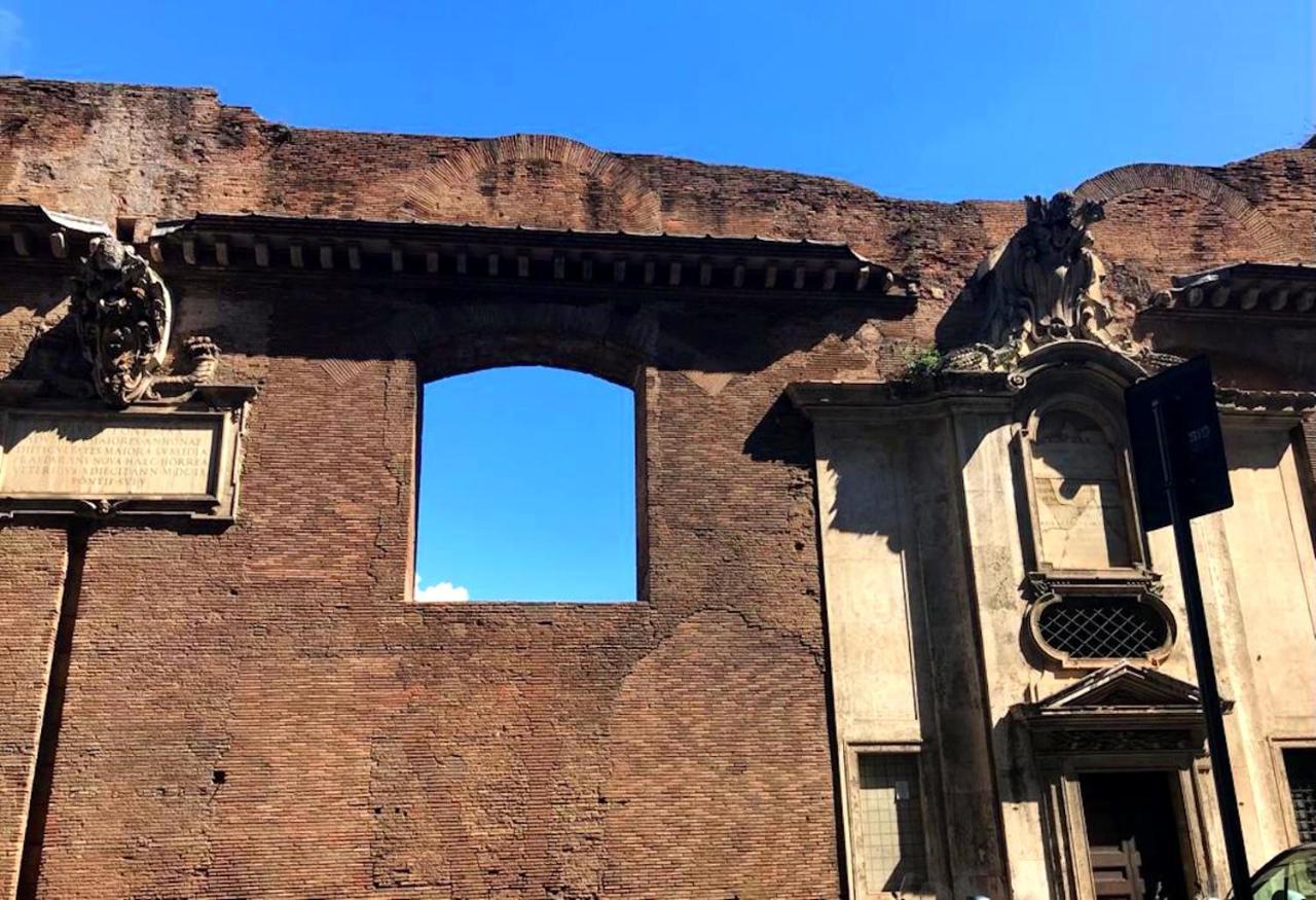 White In * Roma